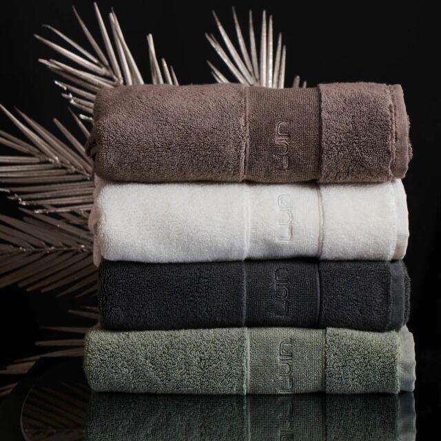 Something shiny and new coming soon 🤩 Sneak peek to our Organic Elegance collection.

#organiccotton #gots #towels