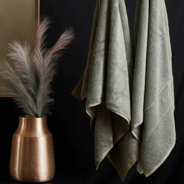 Our stunning Organic Elegance towel collection is here. Pure luxury in 4 new Luin Living colors. Read more about the tones and material from our blog below. Welcome to fall in love 🥰

https://www.luinliving.com/blog/organic-elegance-a-towel-that-transforms-the-moment/